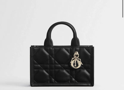BOOK TOTE