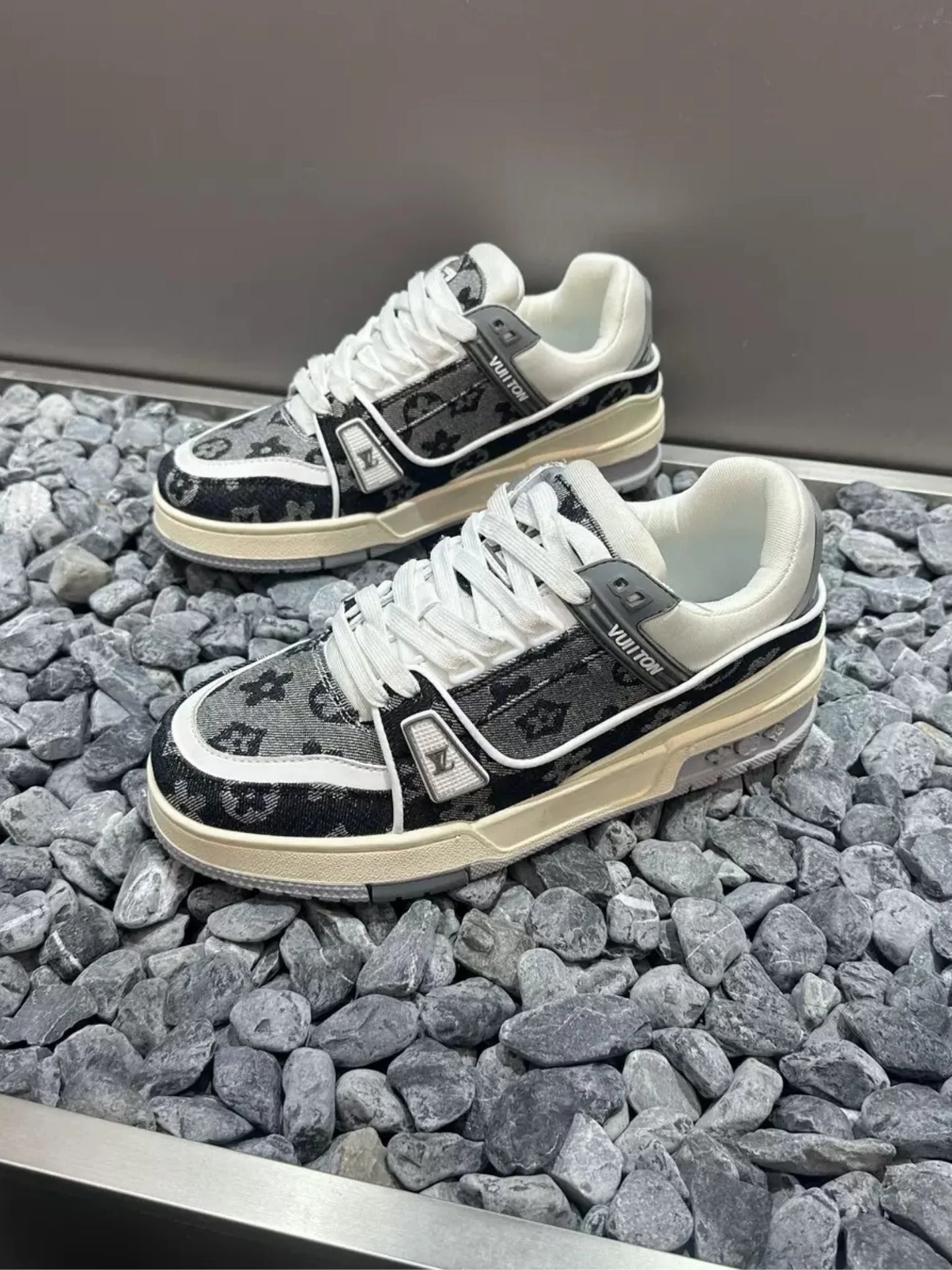 LUVANA SNEAKER