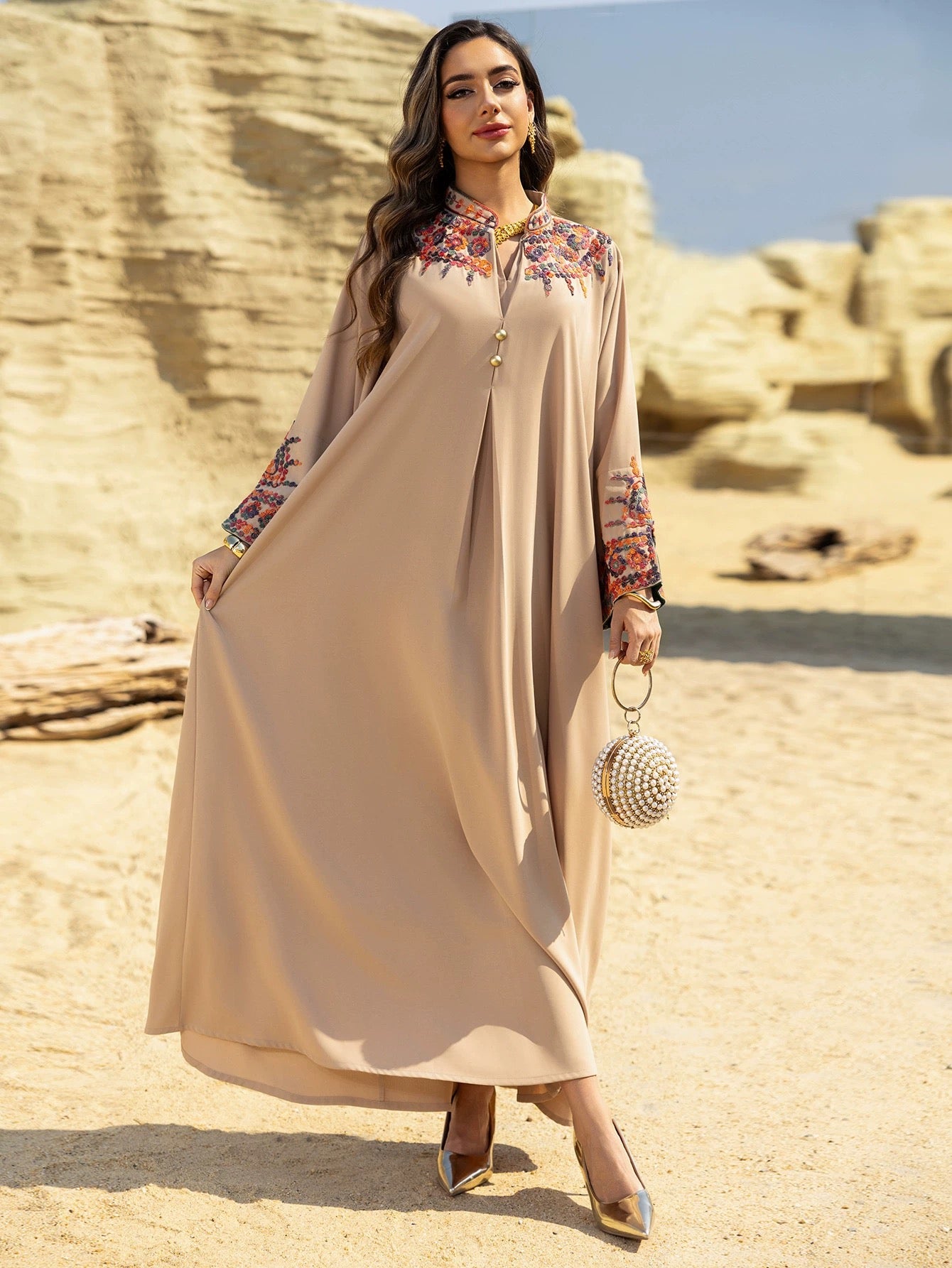 Seltene Abaya mit Ornamenten